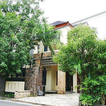 Green Surabaya Homey Exterior photo